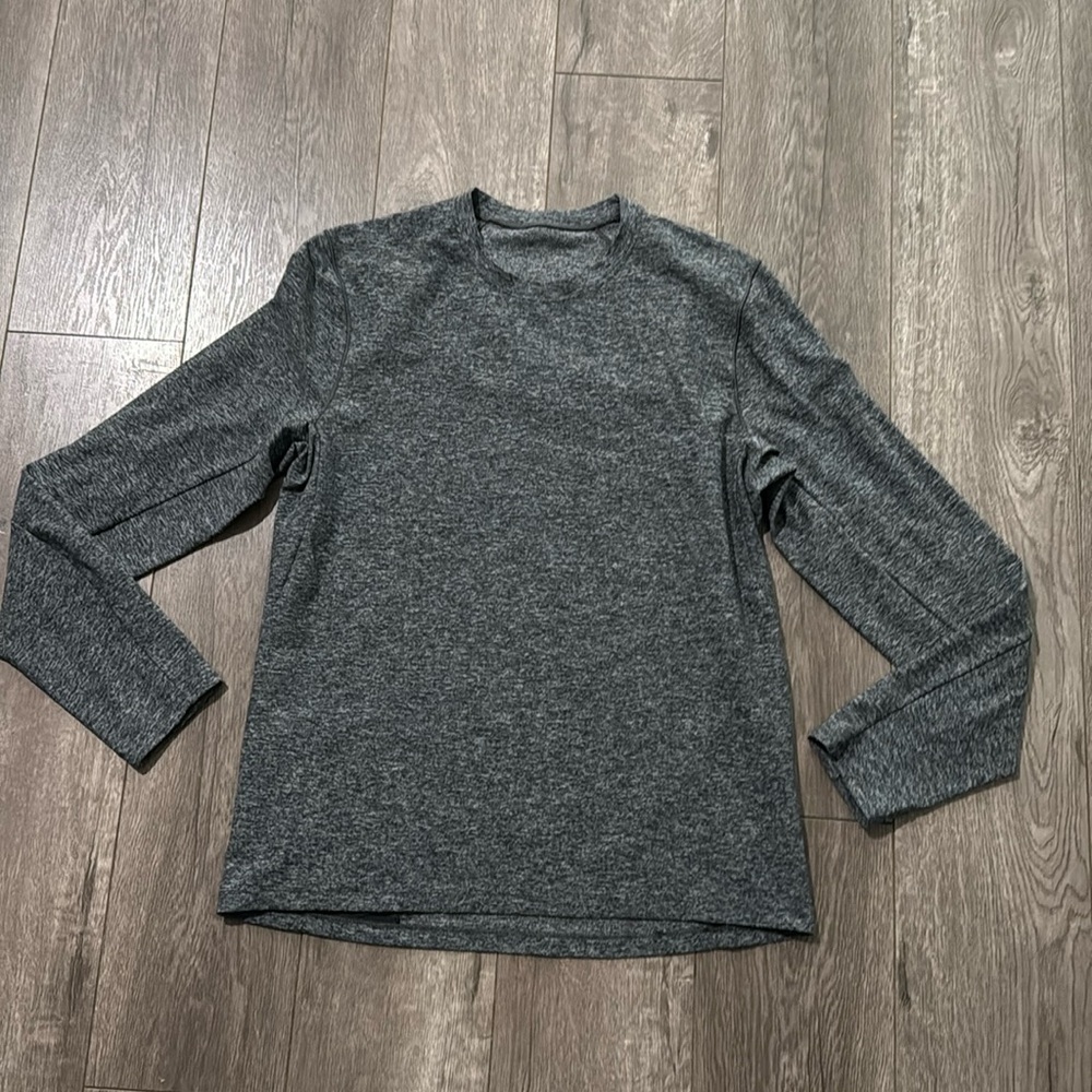 Men’s Lululemon long sleeve shirt grey black with pocket M